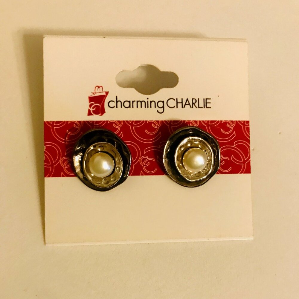 CHARMING CHARLIE FAUX PEARL STUD EARRINGS PIERCED